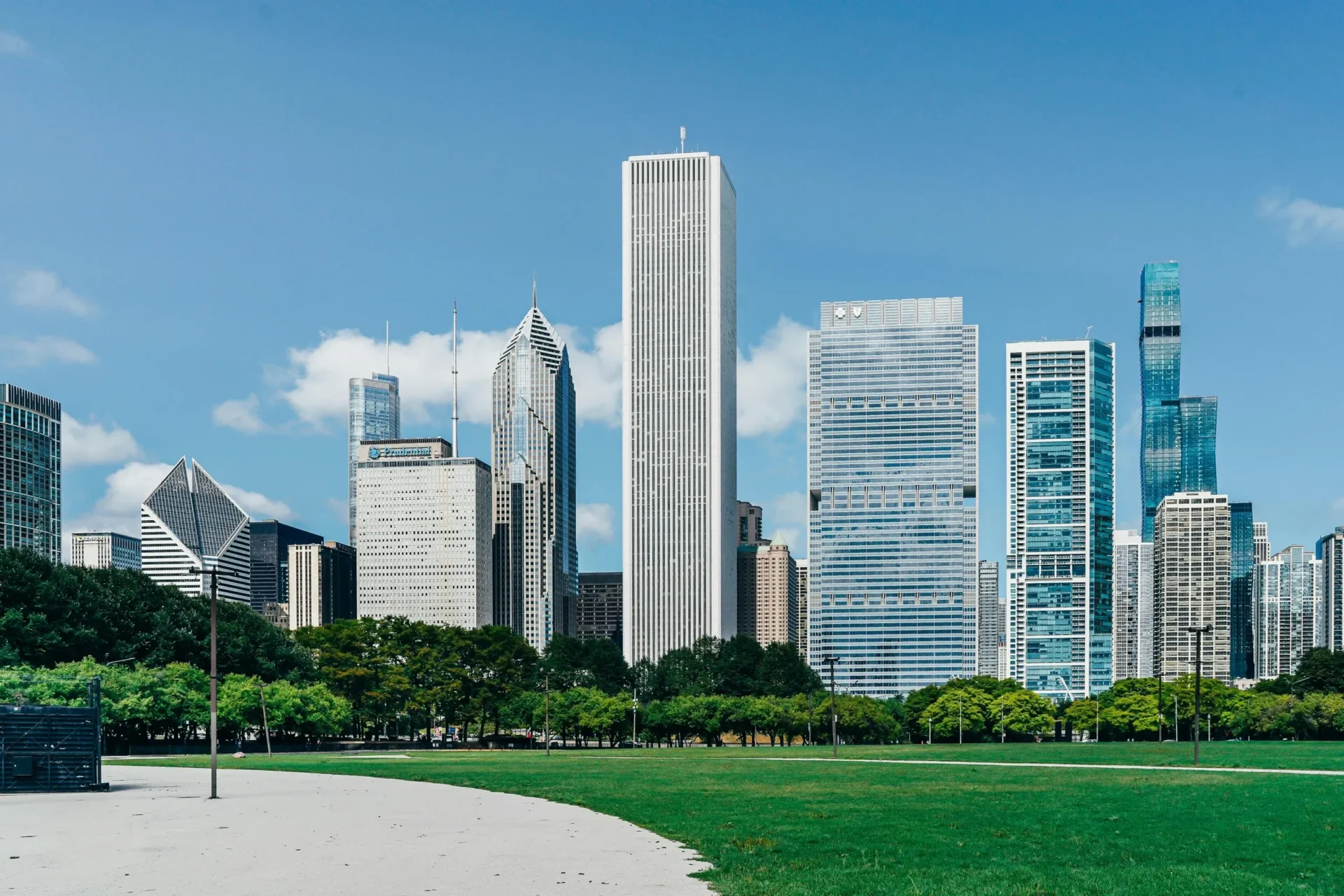 A view of the chicago skyline from across the street.